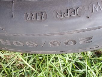 Predám zimné pneu značky Dunlop 205/60 - 11
