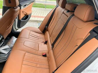 BMW 540i xDrive - 11