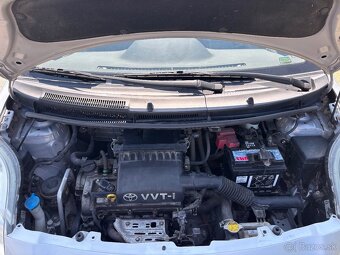 Toyota yaris 1.3 - 11