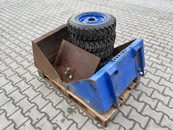 Šmykovy nakladač Bobcat 453, 2 lyžice 2 páry kolies UNC - 11