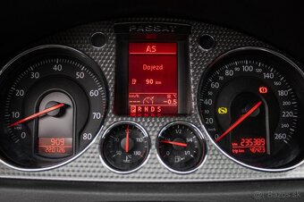 Volkswagen Passat Variant 3.2 V6 4Motion DSG - 11