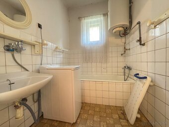 Starší 4 izbový rodinný dom Hamuliakovo - PREDAJ - 11