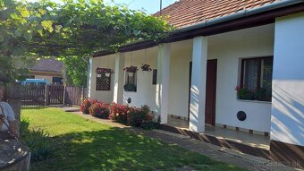 Vidiecky dom s výnimočnou záhradou v obci Méra - 11