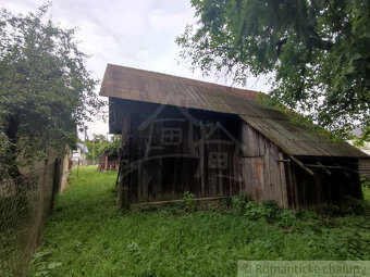 Staršia chalupa s hospodárskymi budovami na pozemku 850 m2 - 11