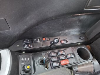 Kolesové rýpadlo JCB JS145W lomený výložník - 11