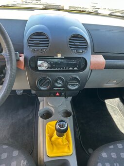 Volkswagen New Beetle 2.0 - 11