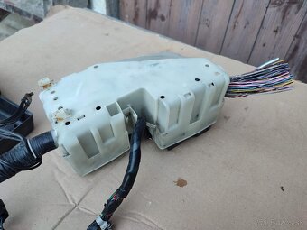 MAZDA Fusebox Poistková skrinka s káblovým zväzkom - 11