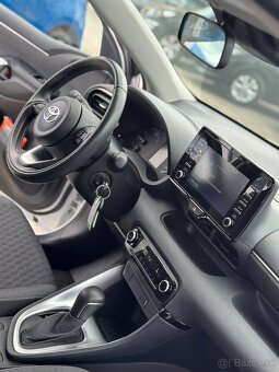Toyota Yaris Hybrid 1.5 VVT-i Style 30 tisic km - 11