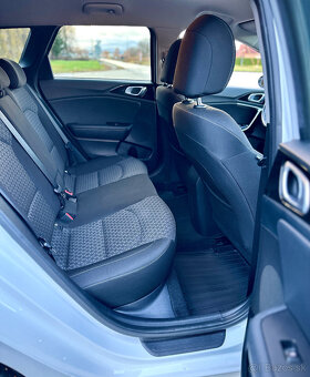 Kia Ceed kombi benzín Automat 2021 Slovensko - 11