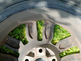 Predám sadu zimných diskov 16" Volkswagen s pneumatikami - 11