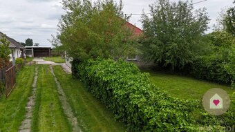 Veľký priestranný pozemok o rozlohe 7445 m2 s RD, Jelka - 11