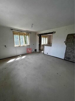 Dvojpodlažný Rodinný Dom na pozemku 786 m2 - Chyžné - 11