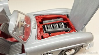 1:18 MERCEDES-BENZ 300SL - 11