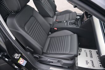 Volkswagen Passat Variant 2.0 TDI Elegance 4Motion DSG - 11