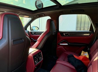 Porsche Cayenne Turbo 4x4 - 11