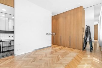 -PRENAJOM Elegantný 5 izbový dom v Starom meste, Bratislava  - 11