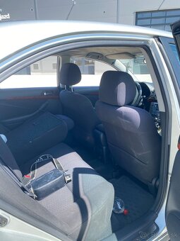 Toyota avencis - 11