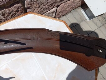 Predám nádherný zadný blatník na čz 125 B,T - 11