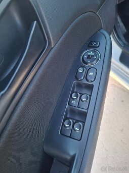 Hyundai i30 1.6 CRDi (2011) - 11