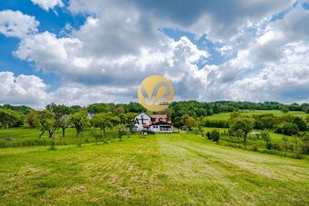 Na PREDAJ jedinečný rodinný dom 438m2 s veľkolepým pozemkom  - 11