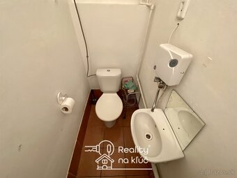 Na prenájom obchodný priestor s terasou v centre mesta NZ - 11