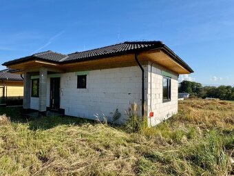 BENIAKOVCE - 4 IZBOVÝ PEKNÝ RD 107 M2 S TERASOU, HRUBÁ STAVB - 11