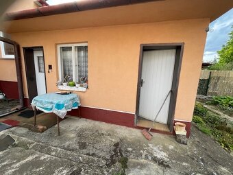 Rodinný dom v obci Banka pri Piešťanoch  so záhradou - 11