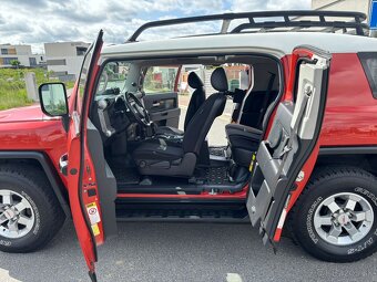 Toyota FJ Cruiser - 11