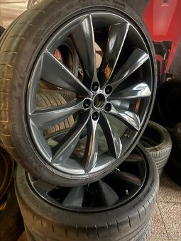 Tesla Model S R21 5x120 265/35 / 245/35 letne pneu - 11
