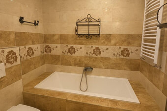 REI PREMIUM - Krásny dom v Okoči, komplet rekonštrukcia, baz - 11