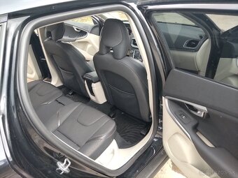 Volvo V40 Cross country - 11