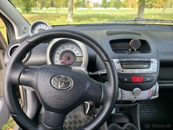 Predám Toyotu Aygo s automat. prevodovkou - 11