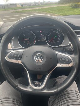 Volkswagen Passat - 11