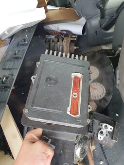 Rozpredám Jeep Cherokee KJ - 11