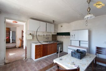 NA PREDAJ starší 3-izbový rodinný dom v Lábe - pôvodný stav - 11