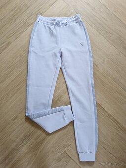 NOVE Guess smotanove,zelene,fialove teplaky - 11
