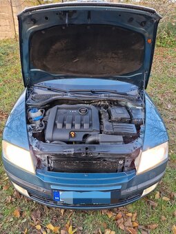 Skoda Octavia 1.9 tdi 77kw 105 ps sedan modrozelená METALIZA - 11