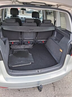 Volkswagen touran dsg 150tis.ťazne - 11