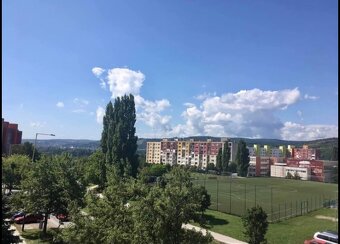Slnečný 3 izbový byt s loggiou - 11