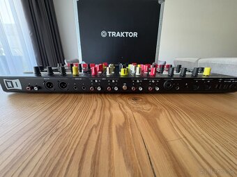 Native Instruments Traktor Kontrol S8 MK2 DJ kontroler - 11