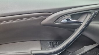 Opel Cascada 1,6T Cosmo 125kw M6 cabrio - 11