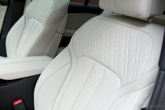 BMW Rad 5 Touring 530e Xdrive Luxury°Individual°Laser°Nappa° - 11