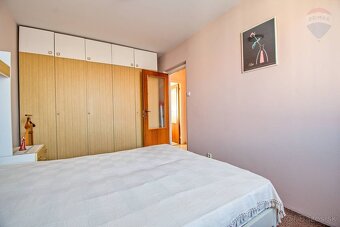 Na predaj 3 izbový byt, 65 m2, lodžia, čiastočná obnova, Nem - 11