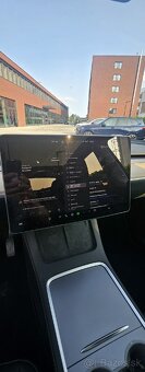 Tesla Y 2024 - 11