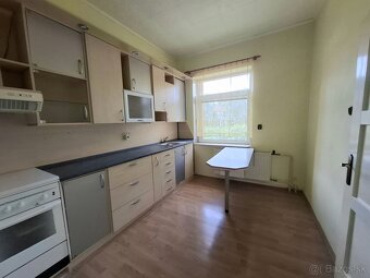 NA PREDAJ - 3 izb. byt s atmosférou rod.domu, HANDLOVÁ - 11
