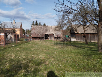 Pokojné bývanie alebo víkendový únik – rozľahlý pozemok so - 11