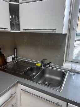 Nadčasová kuchynská linka so spotrebičmi  - 11