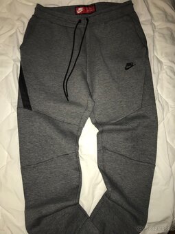 SÚPRAVA NIKE TECH veľ. M + darček - 11