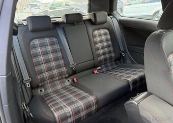 Volkswagen Golf 2.0 GTI benzín manuál 162 kw - 11