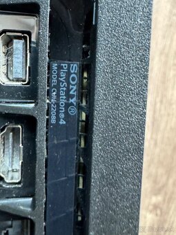 Playstation 4.    872GB - 11